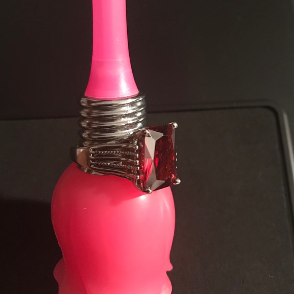 Ring - Picture 3 of 4